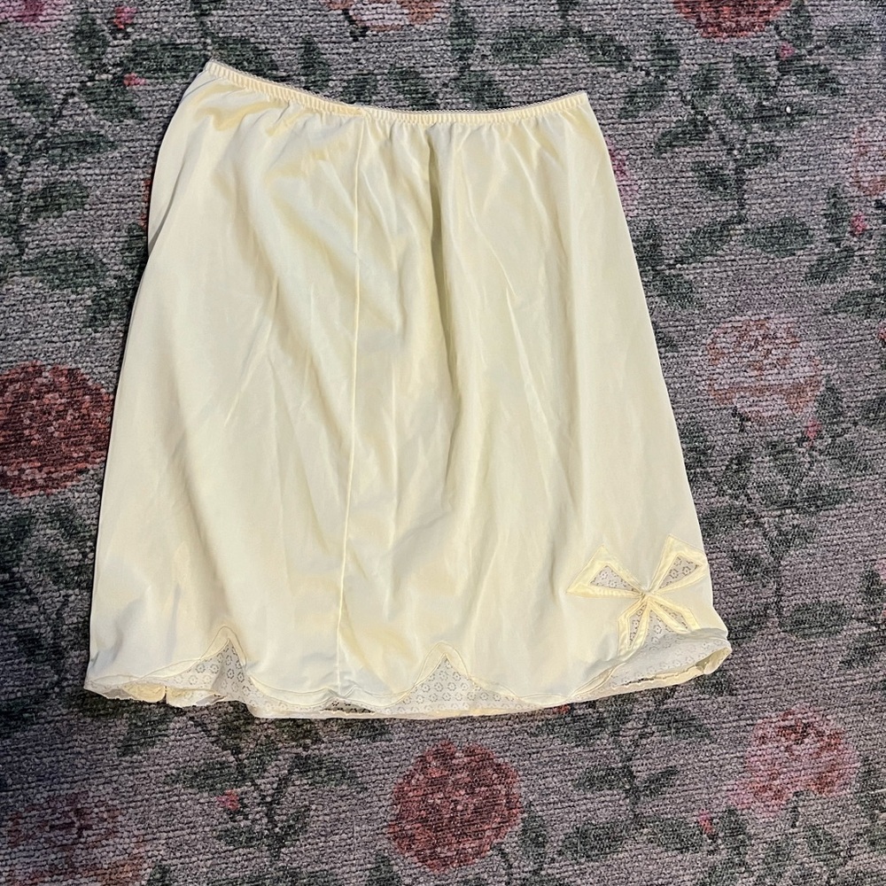 Sweetest bali vintage baby light yellow slip skirt lace & bow 💛💐☁️